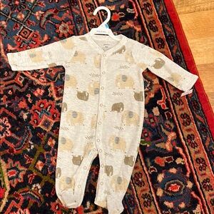Carter’s footed onesie elephant print 6M 🩶🤍